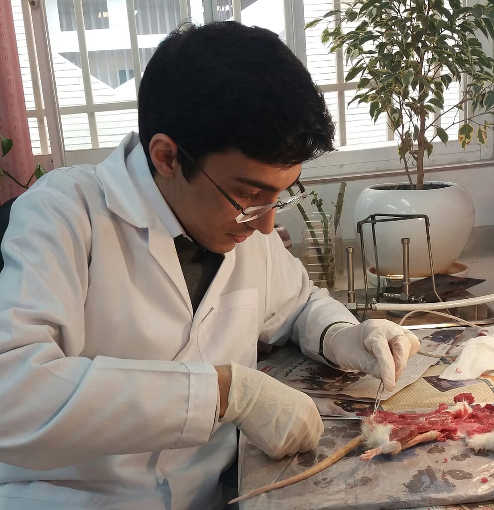 Ehsan_Ghavimehr_in_Lab_2018